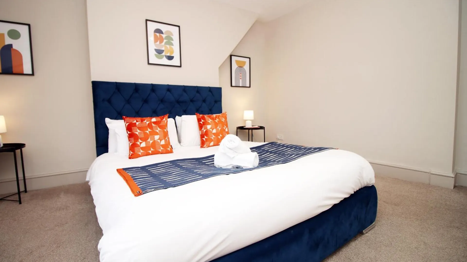 Modern 2 Bed Apartment With Parking - 5 Min To City Centre - By Ekliving Luxe Short Lets & Serviced Accommodation Cardiff