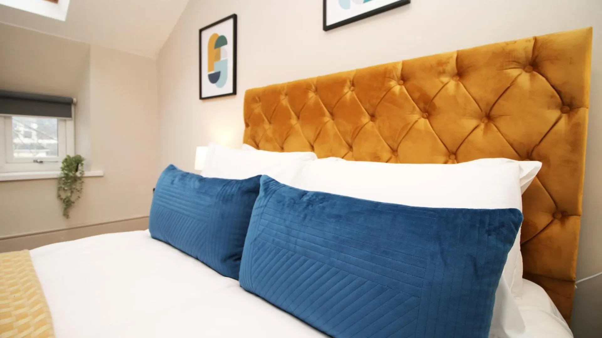 Modern 2 Bed Apartment With Parking - 5 Min To City Centre - By Ekliving Luxe Short Lets & Serviced Accommodation Cardiff