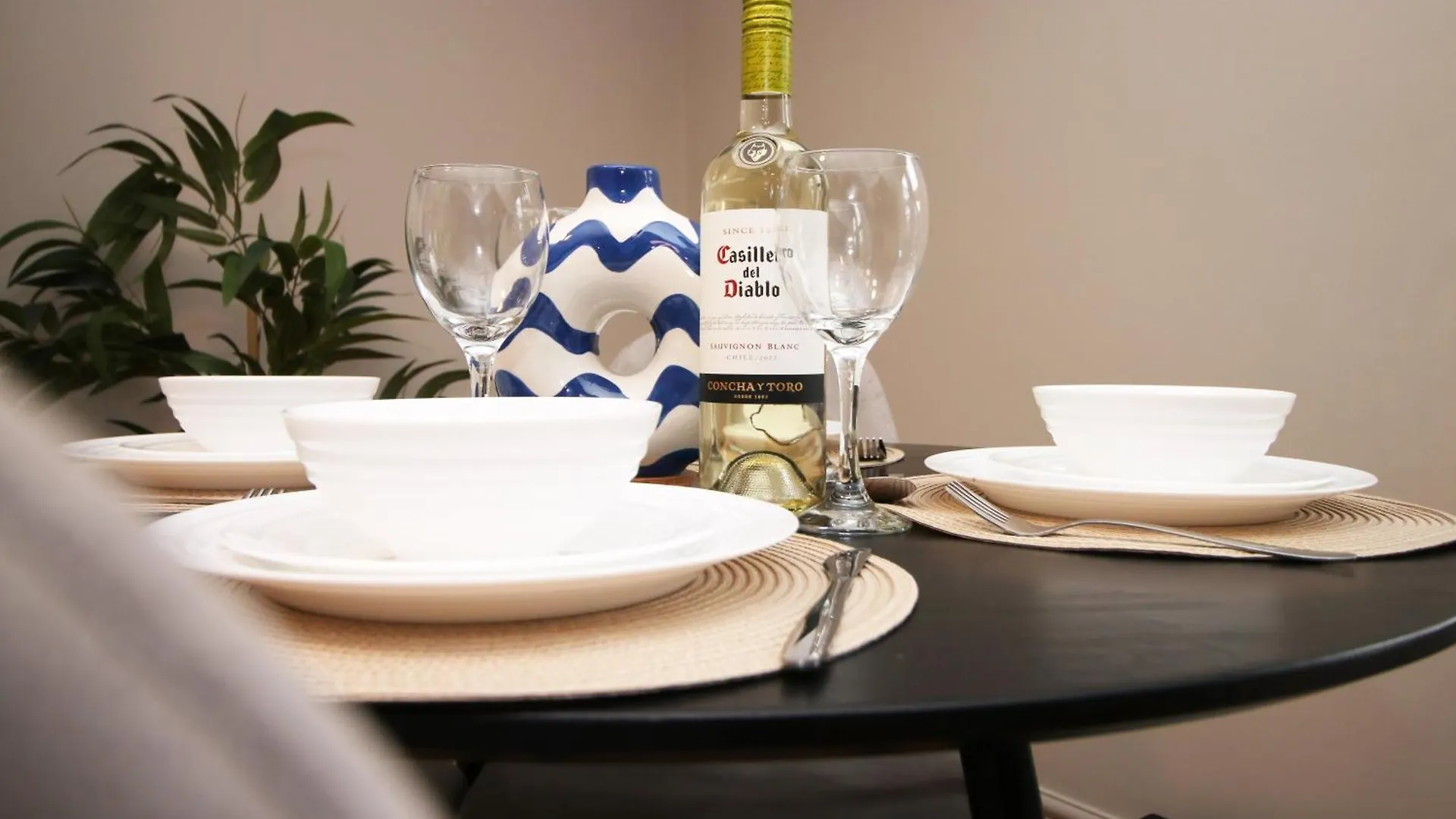 Modern 2 Bed Apartment With Parking - 5 Min To City Centre - By Ekliving Luxe Short Lets & Serviced Accommodation Cardiff